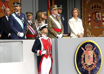 Desfile militar en Madrid con motivo de la Hispanidad