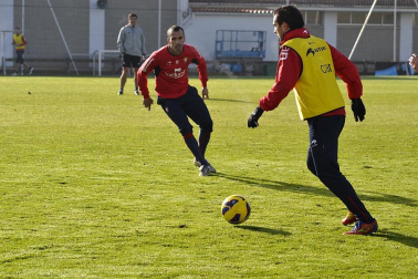 En conjunto rojillo ha entrenado este lunes, 31 de diciembre, en Tajonar.
