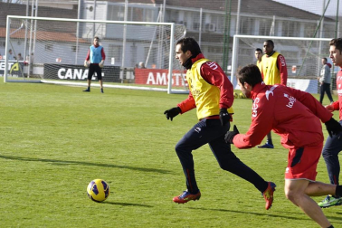 En conjunto rojillo ha entrenado este lunes, 31 de diciembre, en Tajonar.