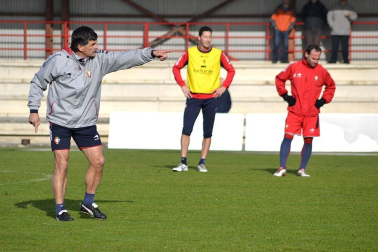 En conjunto rojillo ha entrenado este lunes, 31 de diciembre, en Tajonar.