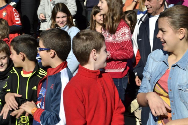Más de 300 aficionados acompañaron a los futbolistas en la grabación