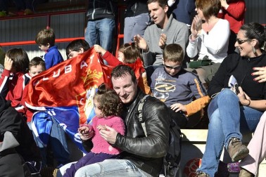 Más de 300 aficionados acompañaron a los futbolistas en la grabación