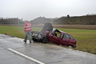 Accidente en Ororbia en el que una madre ha colisionado frontalmte con el vehículo en el que viajaba su hijo.