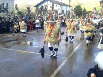 El sonido de los 'polunpeak' inunda estos días el aire en las localidades de Ituren y Zubieta.