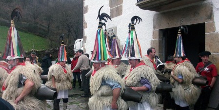 El sonido de los 'polunpeak' inunda estos días el aire en las localidades de Ituren y Zubieta.