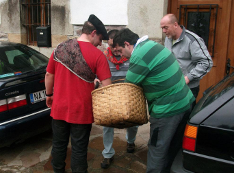 El sonido de los 'polunpeak' inunda estos días el aire en las localidades de Ituren y Zubieta.