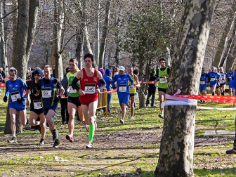 Addelhadi Habassa, del Beste Iruña, y Vanesa Pacha del Hiru-Herri, fueron los ganadores del Campeonato Navarro de Cross Largo que se celebró este domingo en Estella.