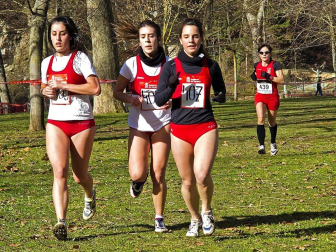 Addelhadi Habassa, del Beste Iruña, y Vanesa Pacha del Hiru-Herri, fueron los ganadores del Campeonato Navarro de Cross Largo que se celebró este domingo en Estella.