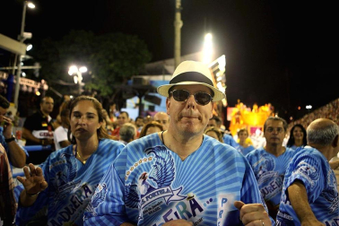 Las diferentes escuelas de baile desfilan en el sambódromo de Río de Janeiro, Brasil.