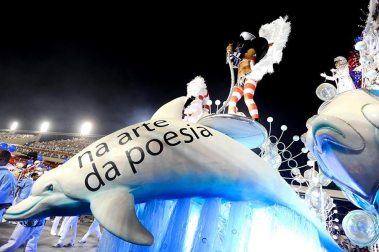 Las diferentes escuelas de baile desfilan en el sambódromo de Río de Janeiro, Brasil.