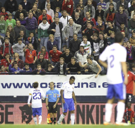 Imágenes del partido entre Osasuna y el Zaragoza, en el que los rojillos se impusieron 3-0 durante la novena jornada del Fútbol de Primera División.
