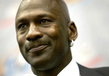 Michael Jordan, considerado uno de los mejores deportistas de todos los tiempos y mejor jugador de baloncesto de la historia, cumple 50 años. En estas imágenes se recogen algunos de los momentos más importantes de su vida personal y carrera deportiva.