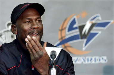 Michael Jordan, considerado uno de los mejores deportistas de todos los tiempos y mejor jugador de baloncesto de la historia, cumple 50 años. En estas imágenes se recogen algunos de los momentos más importantes de su vida personal y carrera deportiva.