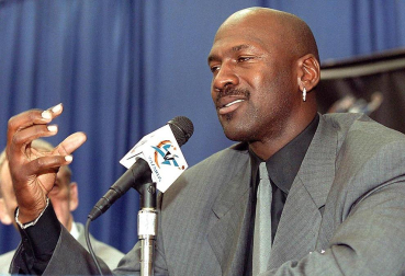 Michael Jordan, considerado uno de los mejores deportistas de todos los tiempos y mejor jugador de baloncesto de la historia, cumple 50 años. En estas imágenes se recogen algunos de los momentos más importantes de su vida personal y carrera deportiva.