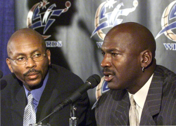 Michael Jordan, considerado uno de los mejores deportistas de todos los tiempos y mejor jugador de baloncesto de la historia, cumple 50 años. En estas imágenes se recogen algunos de los momentos más importantes de su vida personal y carrera deportiva.