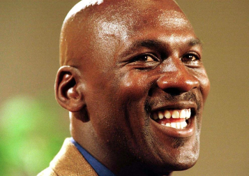 Michael Jordan, considerado uno de los mejores deportistas de todos los tiempos y mejor jugador de baloncesto de la historia, cumple 50 años. En estas imágenes se recogen algunos de los momentos más importantes de su vida personal y carrera deportiva.