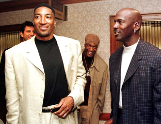 Michael Jordan, considerado uno de los mejores deportistas de todos los tiempos y mejor jugador de baloncesto de la historia, cumple 50 años. En estas imágenes se recogen algunos de los momentos más importantes de su vida personal y carrera deportiva.