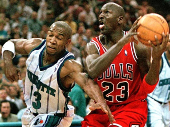 Michael Jordan, considerado uno de los mejores deportistas de todos los tiempos y mejor jugador de baloncesto de la historia, cumple 50 años. En estas imágenes se recogen algunos de los momentos más importantes de su vida personal y carrera deportiva.