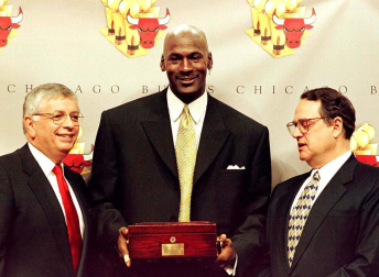 Michael Jordan, considerado uno de los mejores deportistas de todos los tiempos y mejor jugador de baloncesto de la historia, cumple 50 años. En estas imágenes se recogen algunos de los momentos más importantes de su vida personal y carrera deportiva.