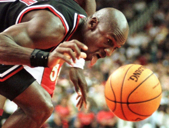 Michael Jordan, considerado uno de los mejores deportistas de todos los tiempos y mejor jugador de baloncesto de la historia, cumple 50 años. En estas imágenes se recogen algunos de los momentos más importantes de su vida personal y carrera deportiva.
