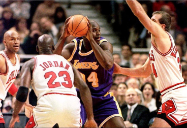Michael Jordan, considerado uno de los mejores deportistas de todos los tiempos y mejor jugador de baloncesto de la historia, cumple 50 años. En estas imágenes se recogen algunos de los momentos más importantes de su vida personal y carrera deportiva.