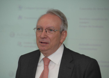 El consultor independiente y miembro del Top Ten Business Consulting Spain, Mariano Siminiani, participón en la jornada "Habilidades de Organización de la Información y de Planificación del Trabajo aplicando conceptos poderosos a herramientas normales para obtener altos beneficios de forma sencilla" que organizó la Confederación de Empresarios de Navarra, dentro del ciclo "Las 7 habilidades profesionales y directivas: un impulso a la competitividad", celebrado el 20 de febrero.