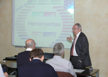 El consultor independiente y miembro del Top Ten Business Consulting Spain, Mariano Siminiani, participón en la jornada "Habilidades de Organización de la Información y de Planificación del Trabajo aplicando conceptos poderosos a herramientas normales para obtener altos beneficios de forma sencilla" que organizó la Confederación de Empresarios de Navarra, dentro del ciclo "Las 7 habilidades profesionales y directivas: un impulso a la competitividad", celebrado el 20 de febrero.