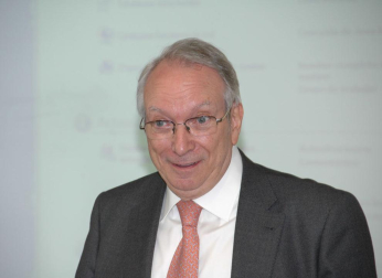 El consultor independiente y miembro del Top Ten Business Consulting Spain, Mariano Siminiani, participón en la jornada "Habilidades de Organización de la Información y de Planificación del Trabajo aplicando conceptos poderosos a herramientas normales para obtener altos beneficios de forma sencilla" que organizó la Confederación de Empresarios de Navarra, dentro del ciclo "Las 7 habilidades profesionales y directivas: un impulso a la competitividad", celebrado el 20 de febrero.