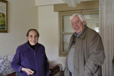 Una persona anónima dona 500 euros para agradecer la labor que 18 voluntarios han realizado de manera desinteresada para arreglar el atrio de la iglesia del pueblo.