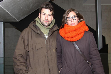 Juan Manuel Montilla, El Langui, conocido rapero del grupo La Excepción y afectado por parálisis cerebral, acudió el fin de semana pasado para asistir al X Foro Pamplona Joven, dedicado a la discapacidad. También aprovechó para presentar su nuevo libro '16 escalones antes de ir a la cama' El cantante de rap y hip hop, gran triunfador de los Goya y los premios de la música 2008 con ?El truco del manco? completó la jornada del sábado con un encuentro y concierto en el Civivox de San Jorge, para el que se agotaron las alrededor de 250 entradas.