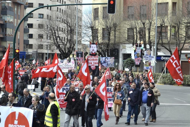Manifestación convocada por la Cumbre Social para protestar contra el desempleo, la corrupción y le regeneración política.