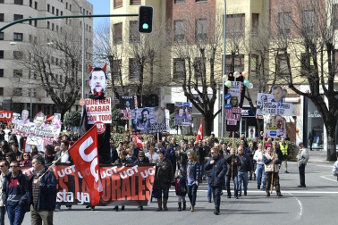Manifestación convocada por la Cumbre Social para protestar contra el desempleo, la corrupción y le regeneración política.