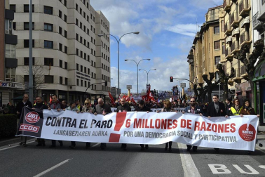 Manifestación convocada por la Cumbre Social para protestar contra el desempleo, la corrupción y le regeneración política.