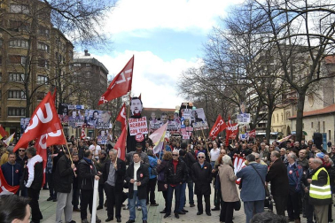 Manifestación convocada por la Cumbre Social para protestar contra el desempleo, la corrupción y le regeneración política.
