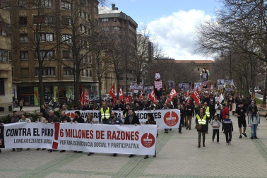 Manifestación convocada por la Cumbre Social para protestar contra el desempleo, la corrupción y le regeneración política.