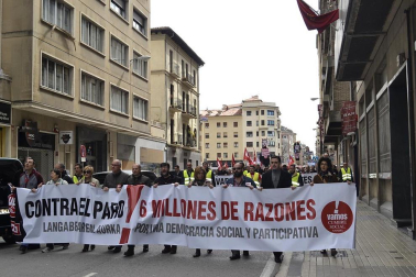 Manifestación convocada por la Cumbre Social para protestar contra el desempleo, la corrupción y le regeneración política.