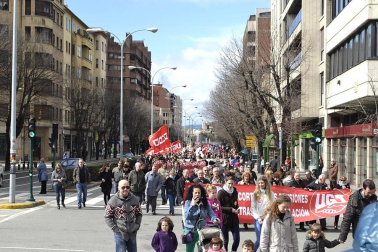 Manifestación convocada por la Cumbre Social para protestar contra el desempleo, la corrupción y le regeneración política.