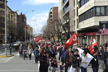 Manifestación convocada por la Cumbre Social para protestar contra el desempleo, la corrupción y le regeneración política.
