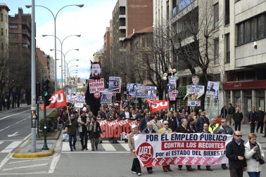 Manifestación convocada por la Cumbre Social para protestar contra el desempleo, la corrupción y le regeneración política.