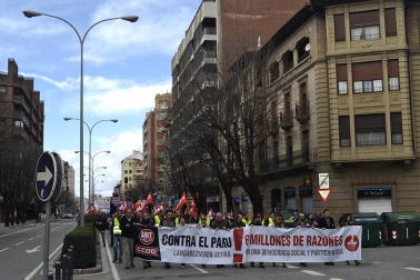 Manifestación convocada por la Cumbre Social para protestar contra el desempleo, la corrupción y le regeneración política.