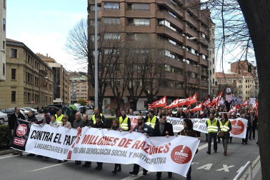 Manifestación convocada por la Cumbre Social para protestar contra el desempleo, la corrupción y le regeneración política.