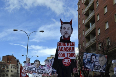 Manifestación convocada por la Cumbre Social para protestar contra el desempleo, la corrupción y le regeneración política.