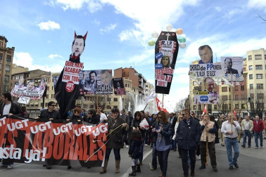 Manifestación convocada por la Cumbre Social para protestar contra el desempleo, la corrupción y le regeneración política.