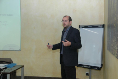 La CEN organizó la jornada "La internacionalización con pocos recursos es posible: la suerte hay que trabajarla, y, si sale al encuentro, mejor", en la que el consultor y analista de Inteligencia Competitiva de Infocenter, Iñaki Oroz, explicó las claves a tener en cuenta las pymes que quieran salir a nuevos mercados.