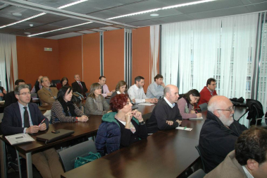 La CEN organizó la jornada "La internacionalización con pocos recursos es posible: la suerte hay que trabajarla, y, si sale al encuentro, mejor", en la que el consultor y analista de Inteligencia Competitiva de Infocenter, Iñaki Oroz, explicó las claves a tener en cuenta las pymes que quieran salir a nuevos mercados.