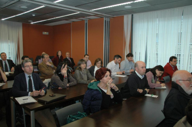 La CEN organizó la jornada "La internacionalización con pocos recursos es posible: la suerte hay que trabajarla, y, si sale al encuentro, mejor", en la que el consultor y analista de Inteligencia Competitiva de Infocenter, Iñaki Oroz, explicó las claves a tener en cuenta las pymes que quieran salir a nuevos mercados.