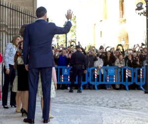 La reina, los príncipes y la infanta Elena asisten a la misa de Pascua de Palma