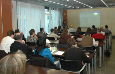 La consultora de Human Management Systems, Yolanda Esteban, impartió el curso sobre cómo manejar conflictos en la empresa, organizado por CEN.