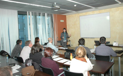 La consultora de Human Management Systems, Yolanda Esteban, impartió el curso sobre cómo manejar conflictos en la empresa, organizado por CEN.