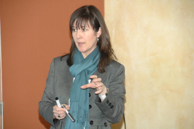 La consultora de Human Management Systems, Yolanda Esteban, impartió el curso sobre cómo manejar conflictos en la empresa, organizado por CEN.